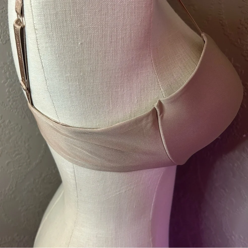 Women's Nude Bra victoria’s Secret lightly lined plunge 38C under wire